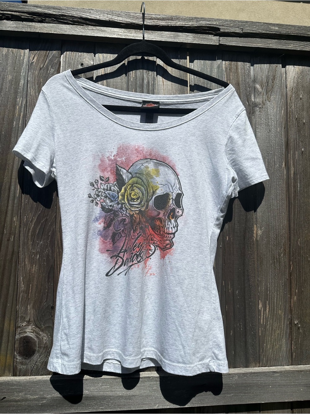 Harley-Davidson Light Gray Skull Tee with Floral Accent